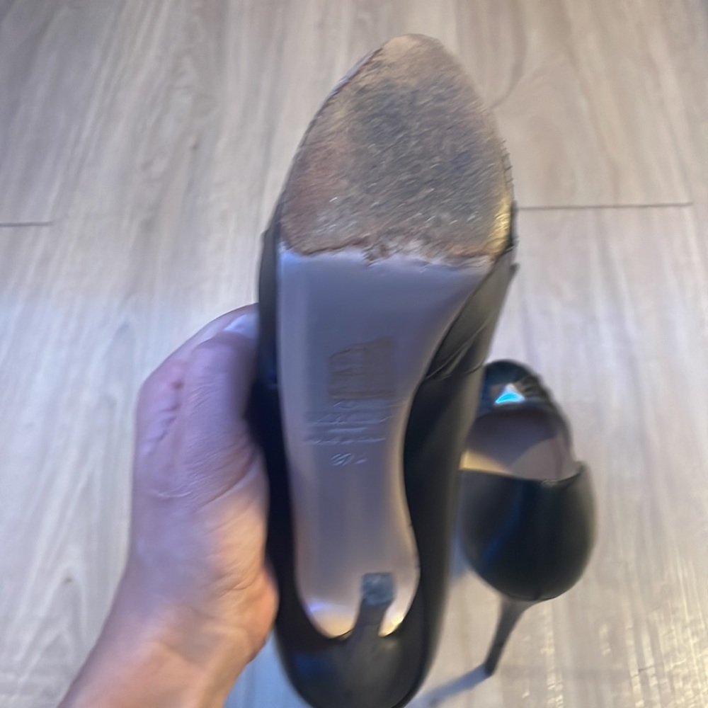 🎉PRICE DROP🎉 Valentino Garavani Rockstud pleated black stiletto pumps - Picture 8 of 11